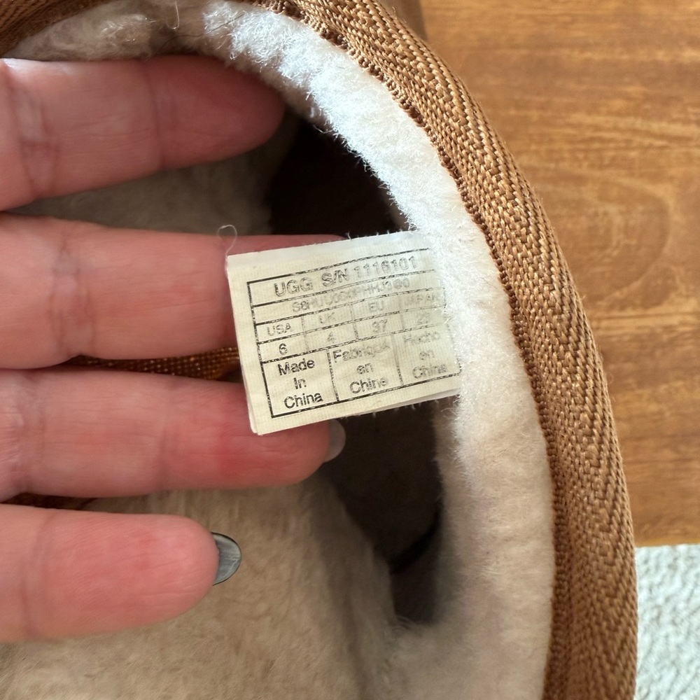Ugg Size 6 - image 4